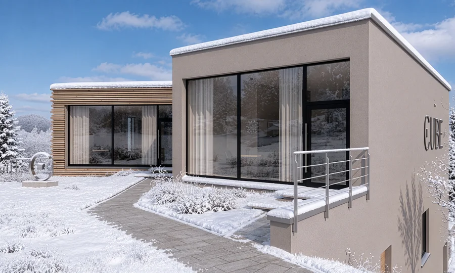 Modernes Gebäude mit großen Fenstern und Schnee bedecktem Dach und Garten